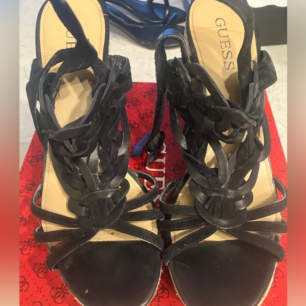 Guess Lingley Black Leather Wedges Sandals Size 9
